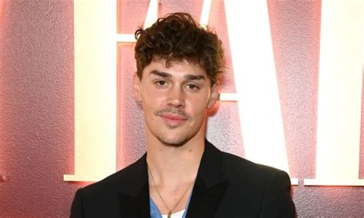 Noah Beck Is Not Gay And Dating Dixie D’Amelio, Sexuality